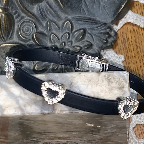 Bracelet with 3 Sliding Rhinestone Hearts - Picture 1 of 8